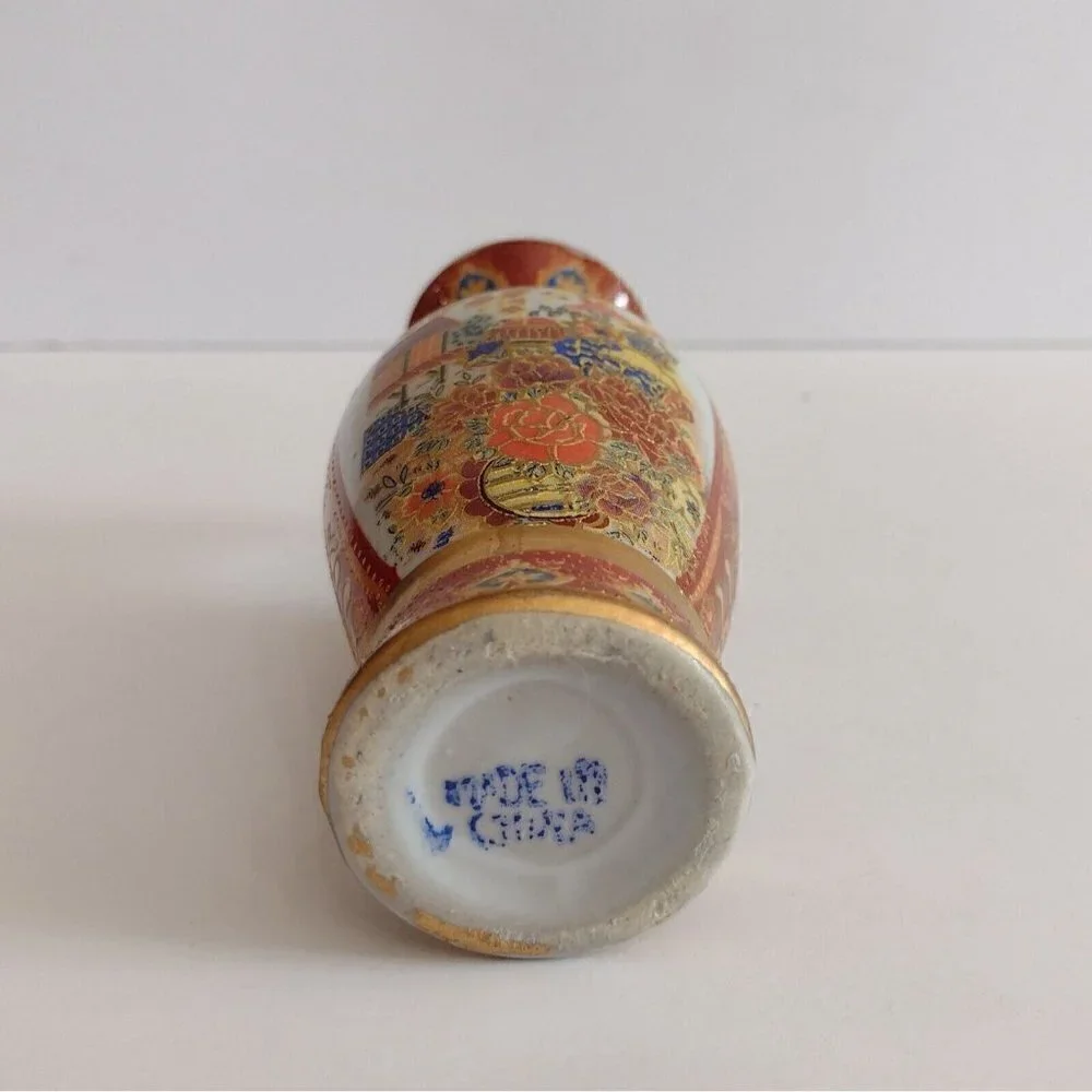 Vintage Antique Chinese Porcelain Gold Gilded Ornate Bud Vase Urn Marked